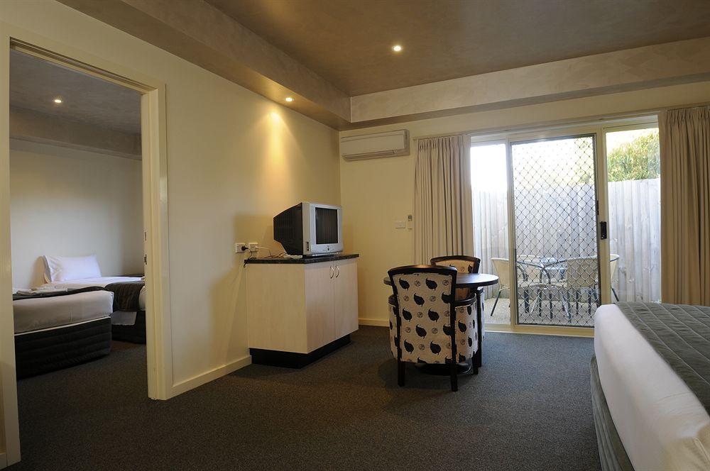 Fairways Resort Роузбъд Екстериор снимка