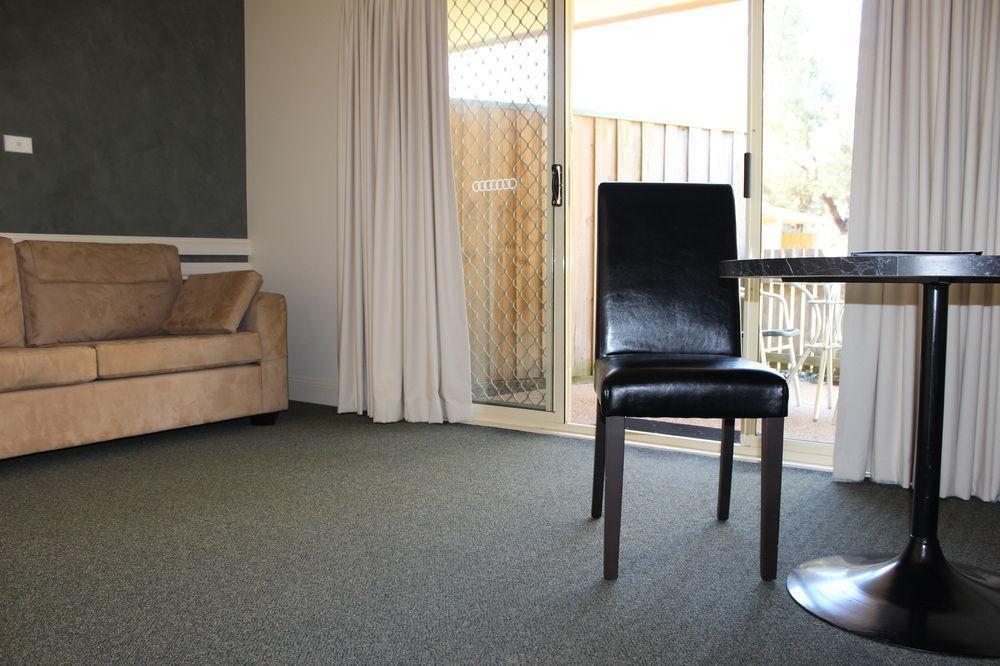 Fairways Resort Роузбъд Екстериор снимка