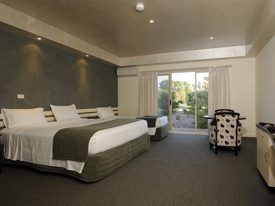 Fairways Resort Роузбъд Екстериор снимка