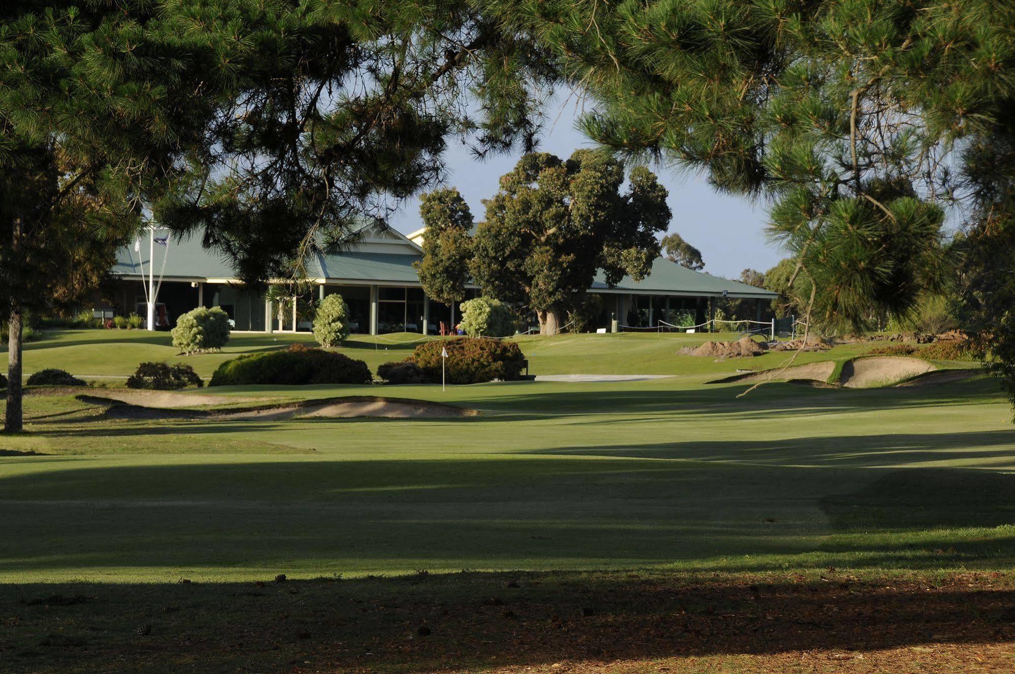 Fairways Resort Роузбъд Екстериор снимка