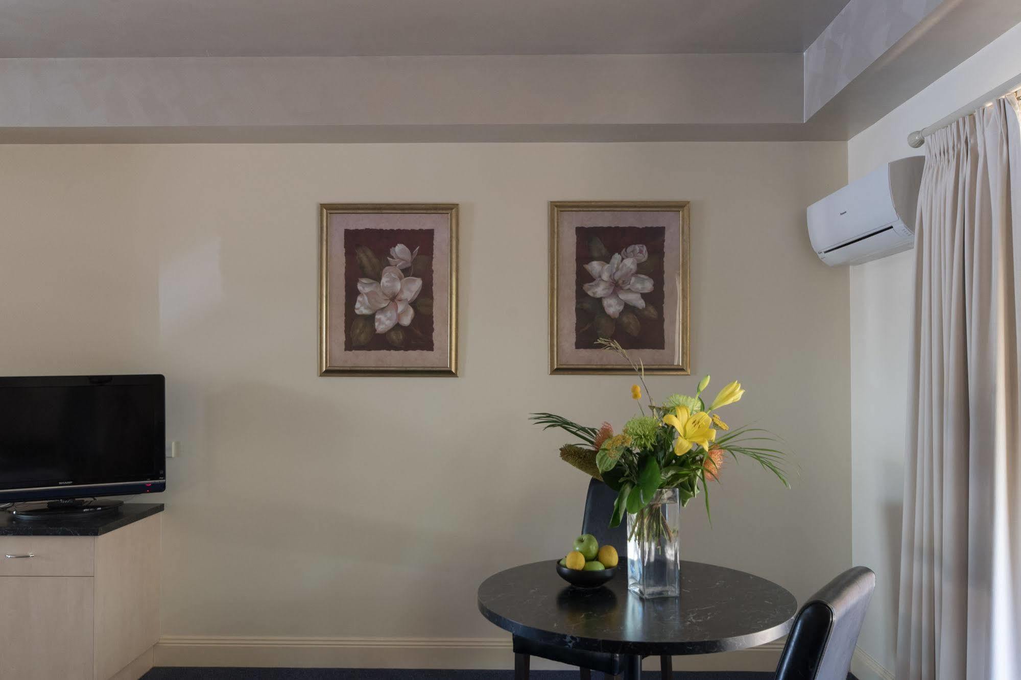 Fairways Resort Роузбъд Екстериор снимка