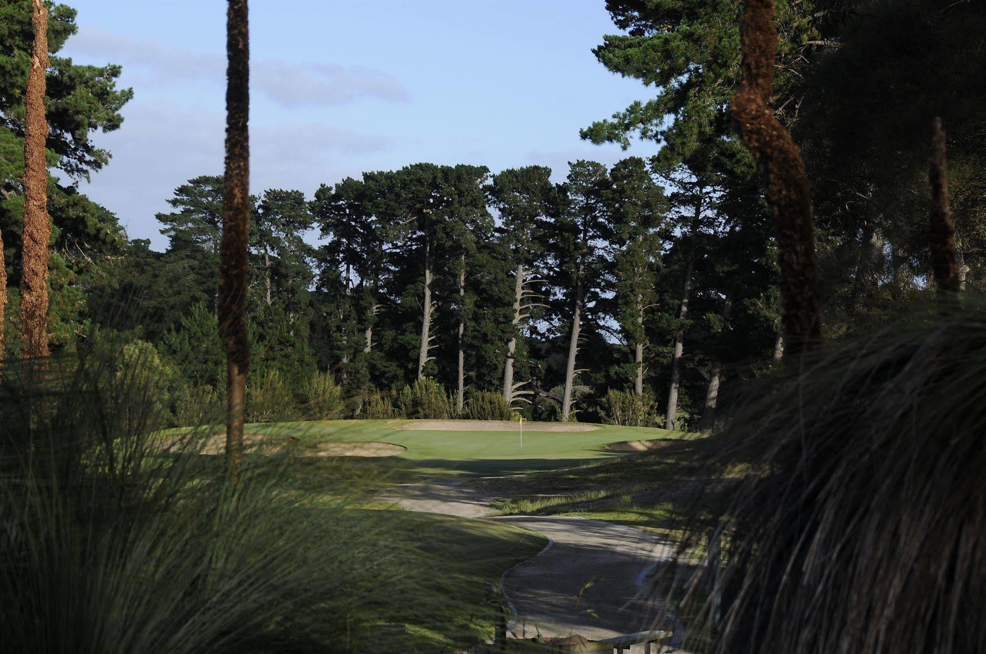 Fairways Resort Роузбъд Екстериор снимка