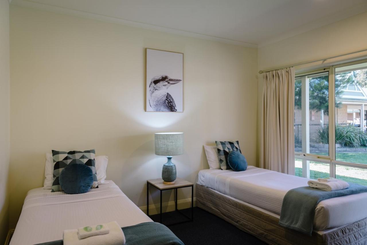Fairways Resort Роузбъд Екстериор снимка