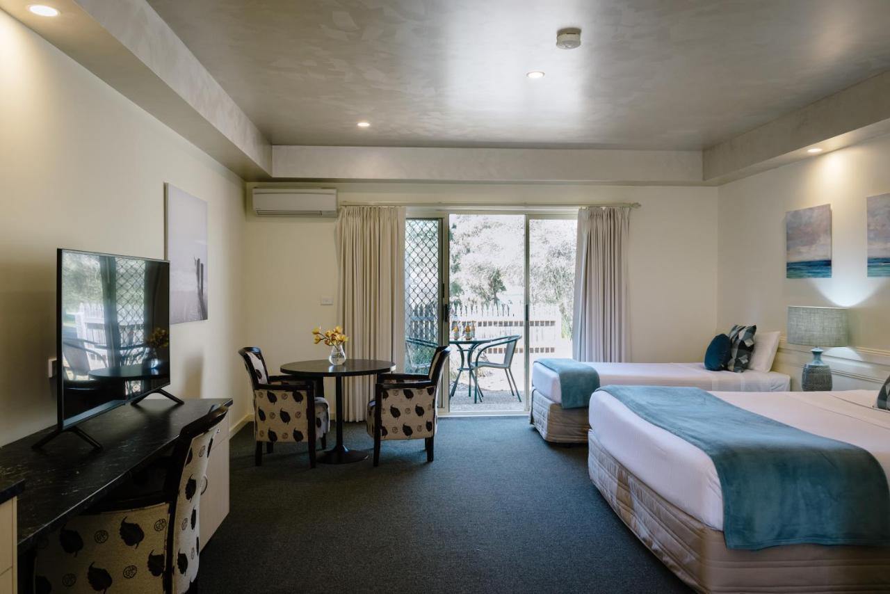 Fairways Resort Роузбъд Екстериор снимка
