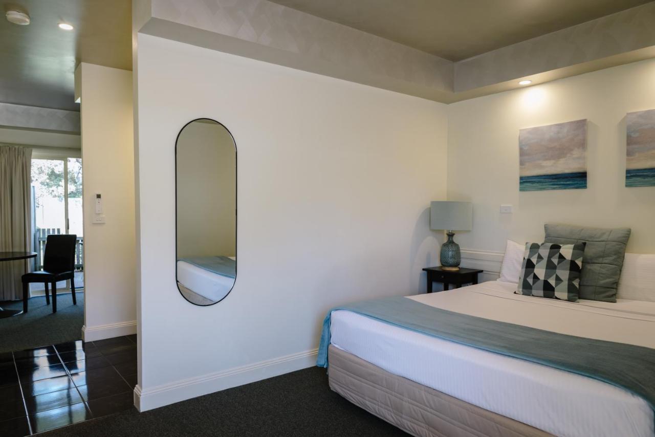 Fairways Resort Роузбъд Екстериор снимка